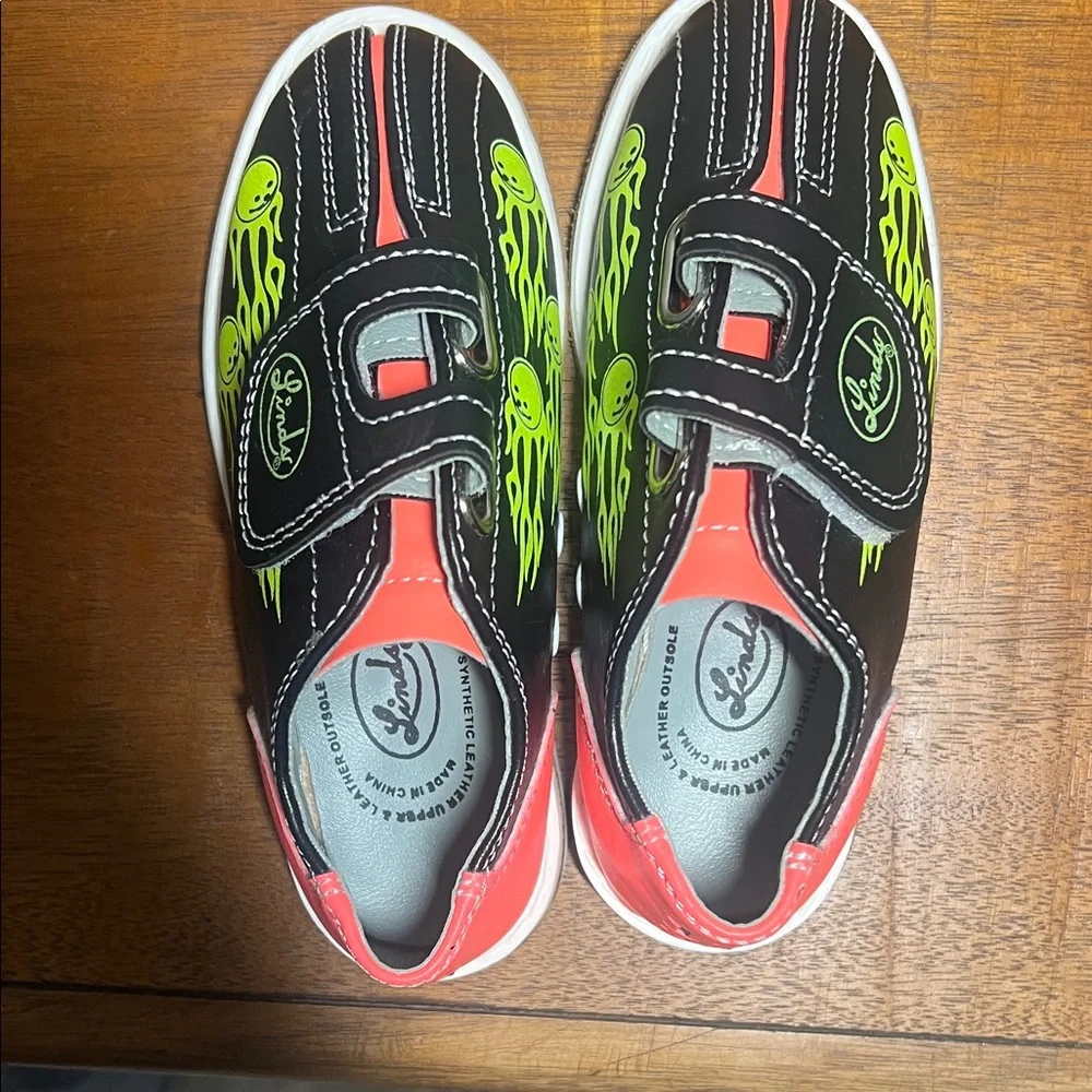 Linds Youth Bowling Shoes Flame Design Velcro - Picture 4 of 5